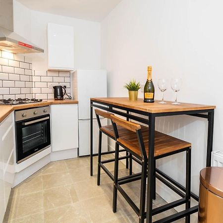 HAUS New 2 Bedroom Apartment l Ensuites l Smart TVS l WIFI l Netflix l Bearwood Birmingham Extérieur photo