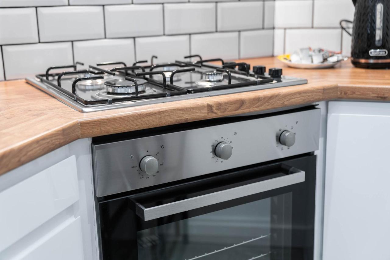 HAUS New 2 Bedroom Apartment l Ensuites l Smart TVS l WIFI l Netflix l Bearwood Birmingham Extérieur photo