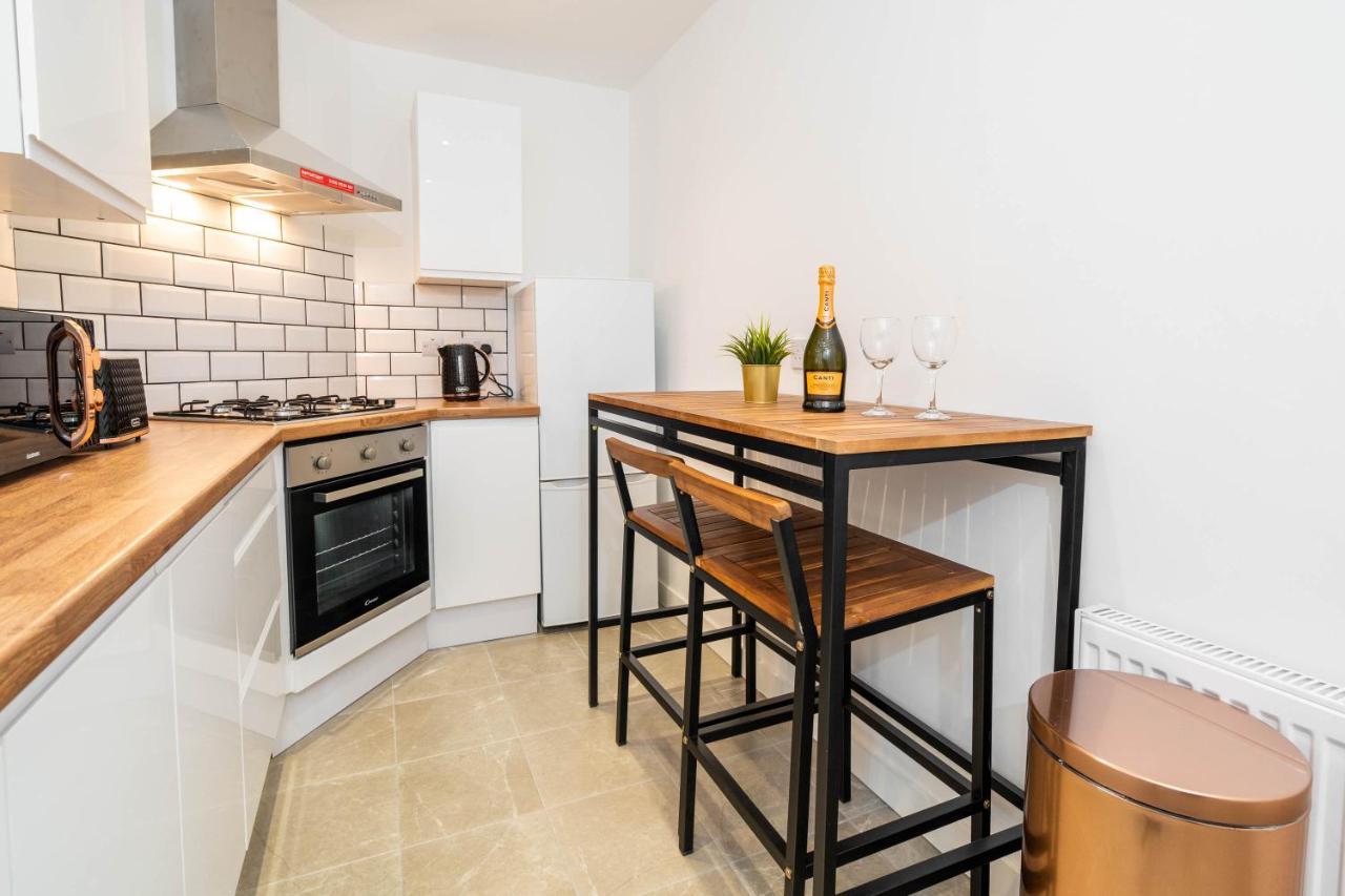 HAUS New 2 Bedroom Apartment l Ensuites l Smart TVS l WIFI l Netflix l Bearwood Birmingham Extérieur photo