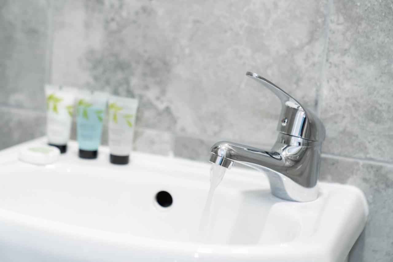 HAUS New 2 Bedroom Apartment l Ensuites l Smart TVS l WIFI l Netflix l Bearwood Birmingham Extérieur photo